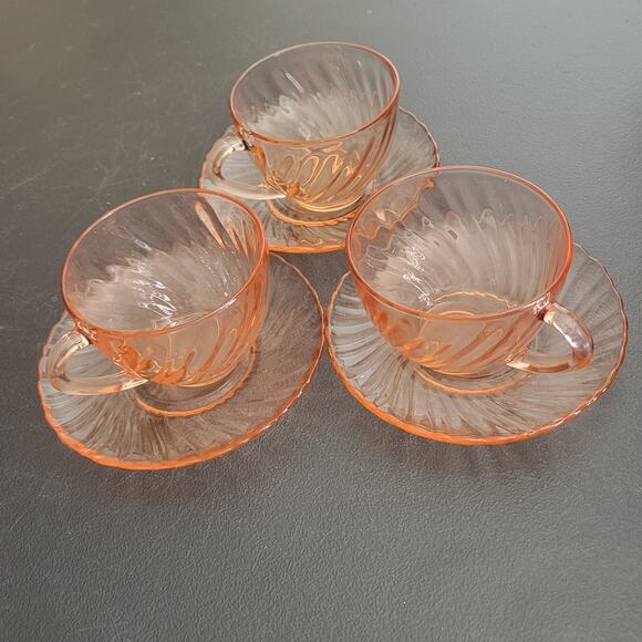 Vintage Pink Glass Swirl Rosaline Arocroc, France Teacups & Saucers set of 3 - Picture 1 of 9
